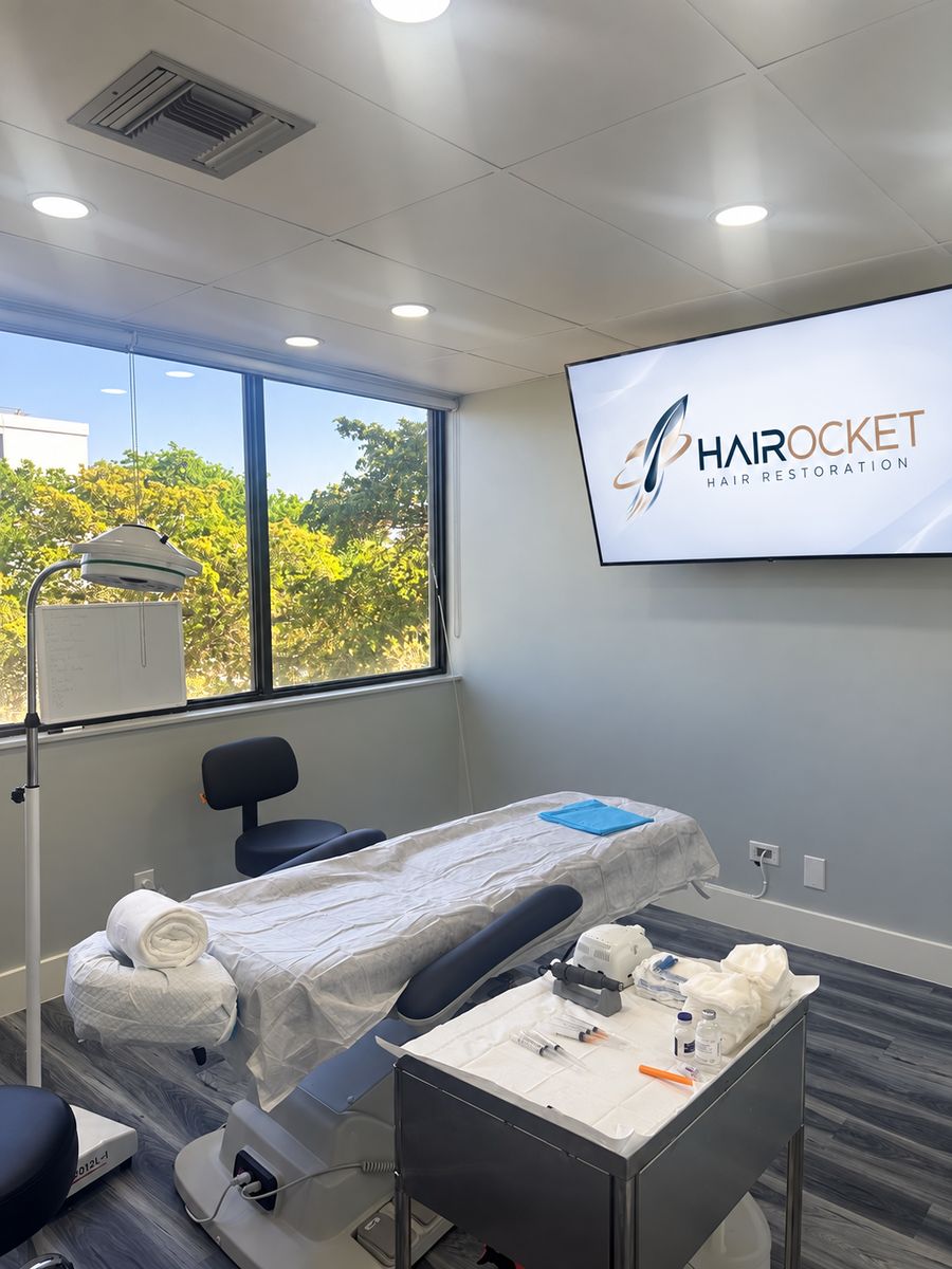 Procedure room with surgical light