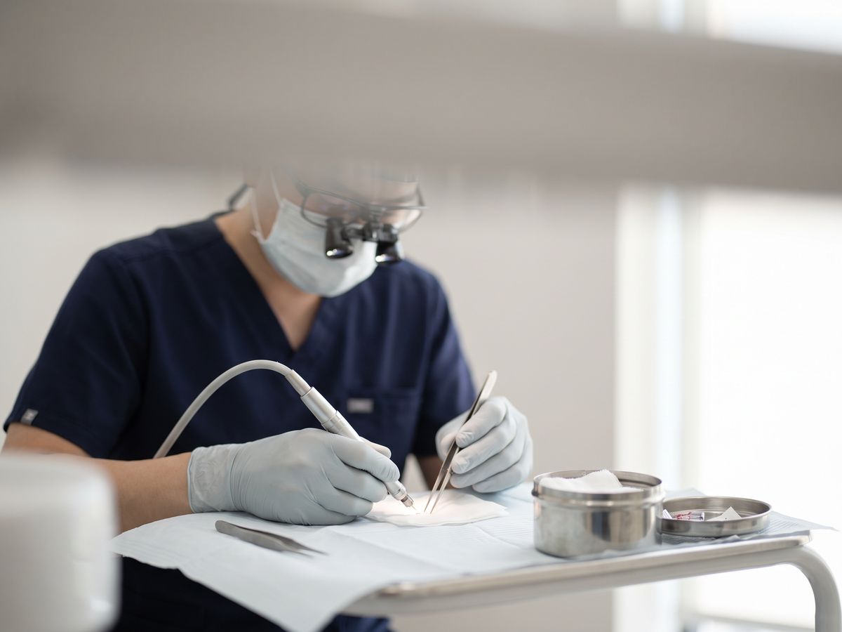 Graft extraction under magnification
