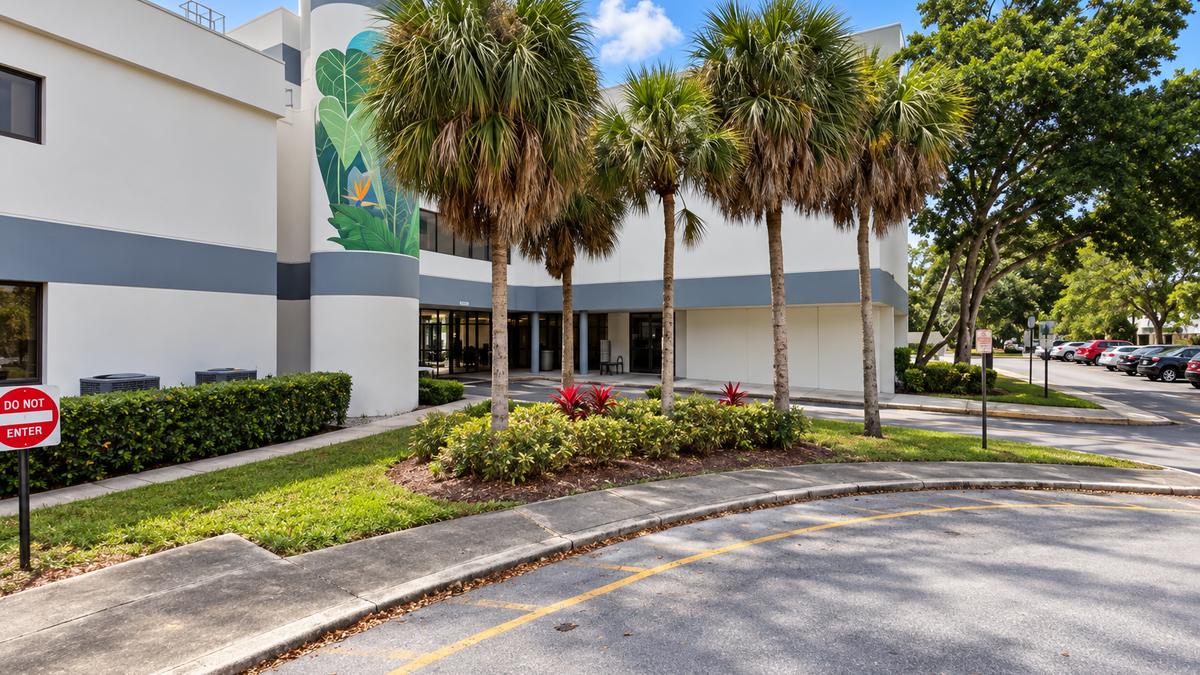 HAIROCKET clinic in Tamarac, Florida